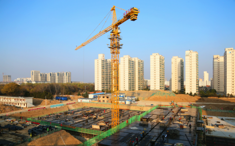 在建筑施工时，如何才能节约建筑模板的使用？